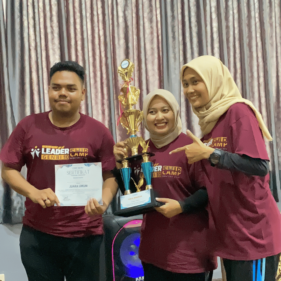 Penyerahan Juara Umum Gelora pada GenBI Komisariat Unimed